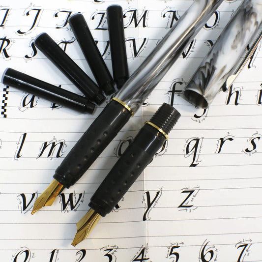 Mont Marte Kalligrafie-Set, 8-teilig – mit 2 Federn - SETL